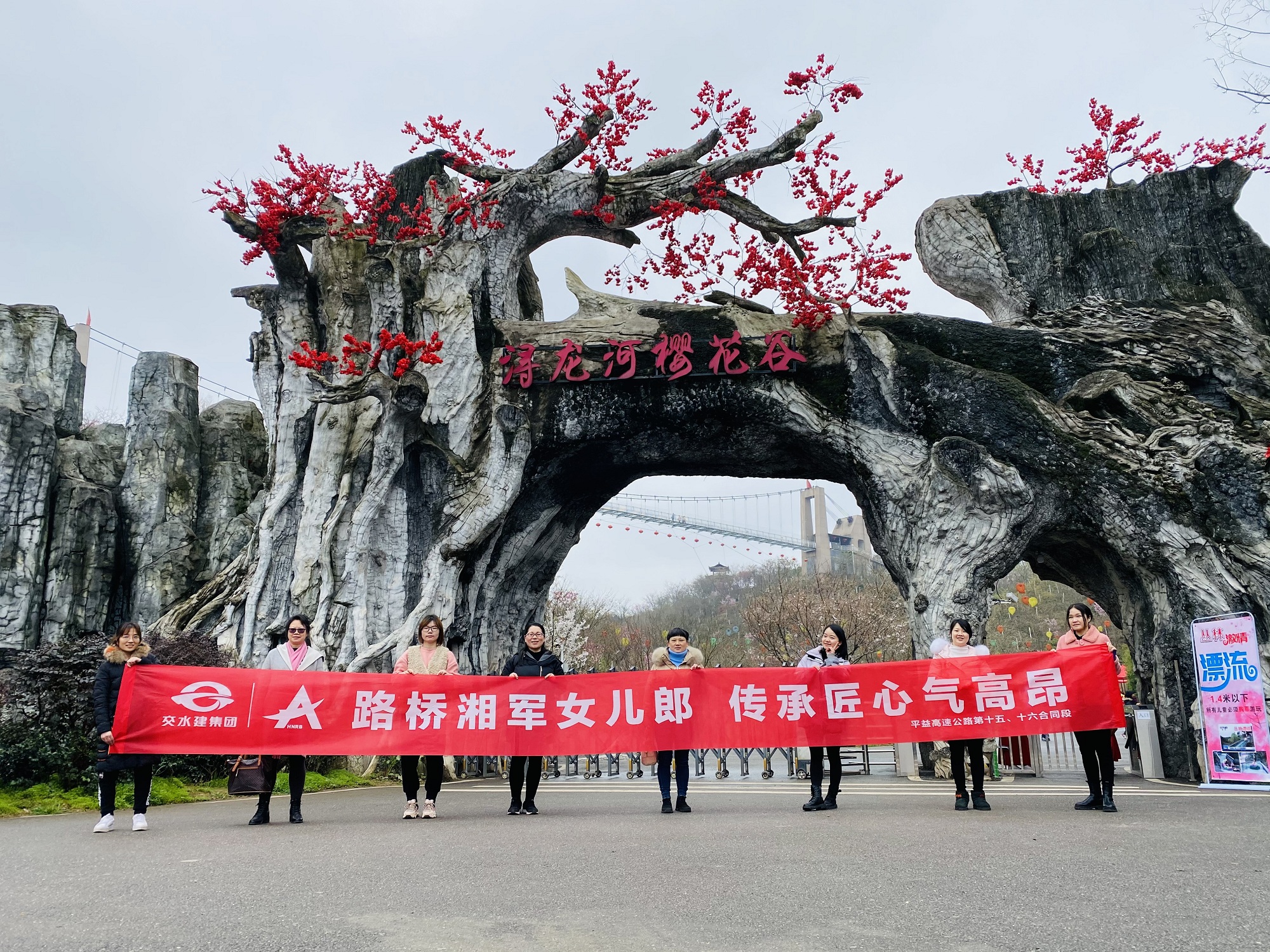 10女职工在；ü群嫌.jpg